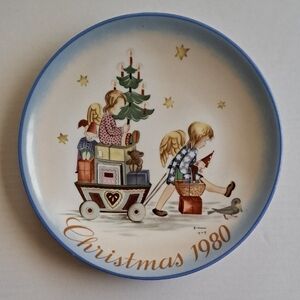Vintage 1980 Schmid Christmas Plate "Parade into Toyland" by Sister Berta Hummel